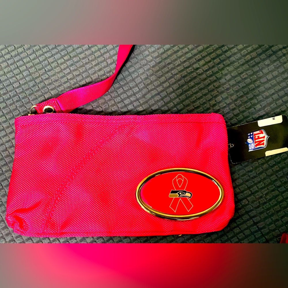 NWT Seattle Seahawks NFL Pink Wristlet Bag